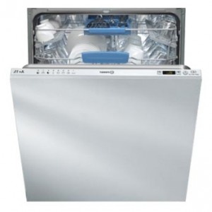 写真 食器洗い機 Indesit DIFP 18T1 CA